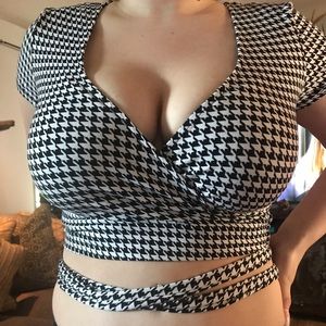 Forever 21 houndstooth print crop top